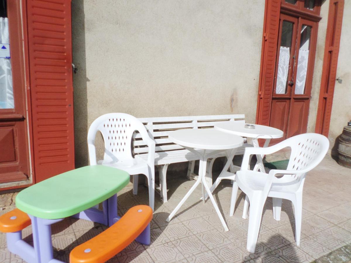Les Marronniers Bed & Breakfast La Chapelle-sous-Brancion Exterior photo